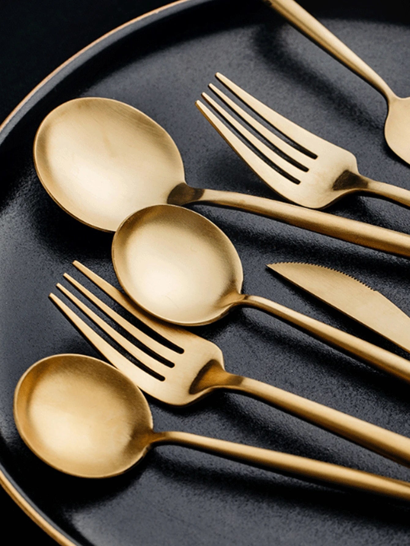 24-Piece Stainless Steel Cutlery Set